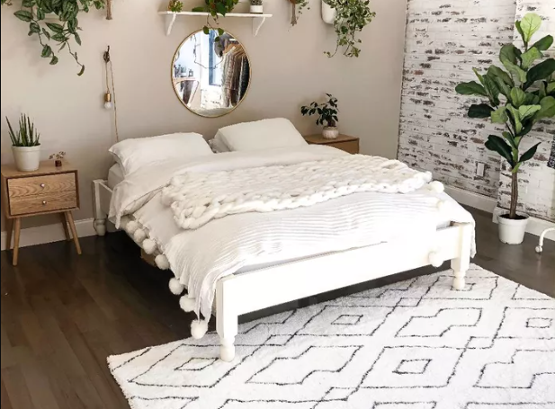 kamar aesthetic dengan aksen batu bata