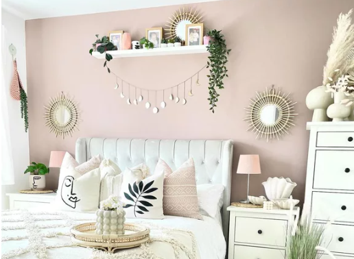 Kamar estetik warna pink