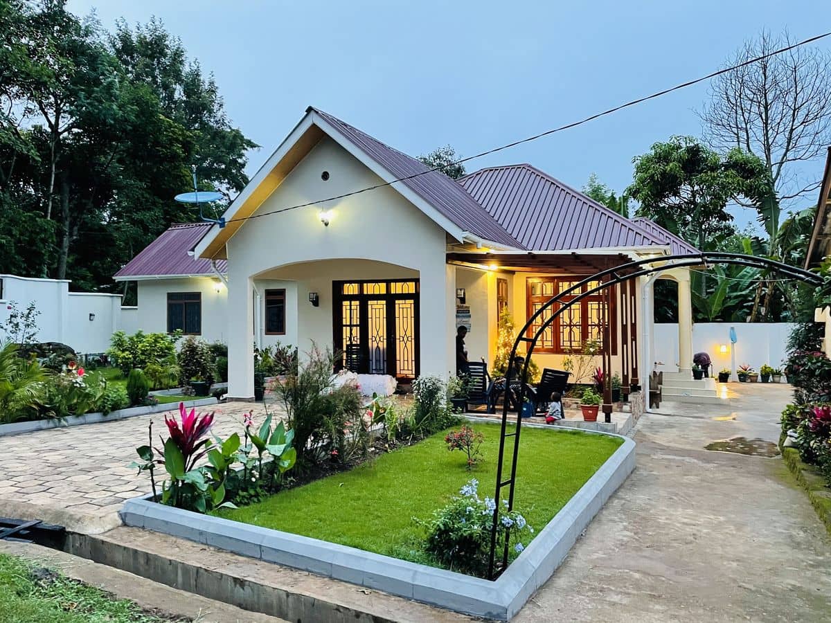 Model Rumah Sederhana dengan Taman Kecil
