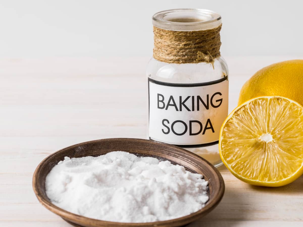 membersihkan dapur berminyak menggunakan Pasta Baking Soda dan Air