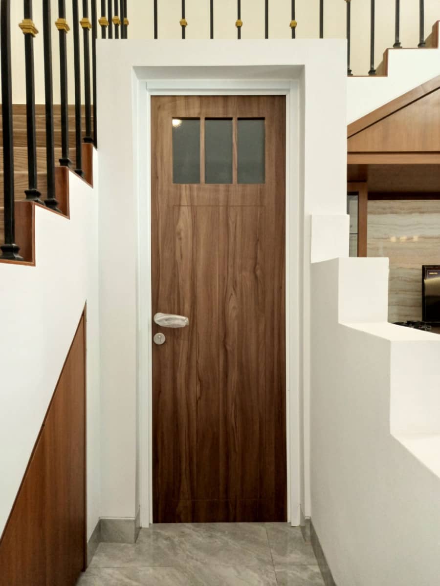 model Pintu kamar mandi Kayu Berlapis Anti Lembab