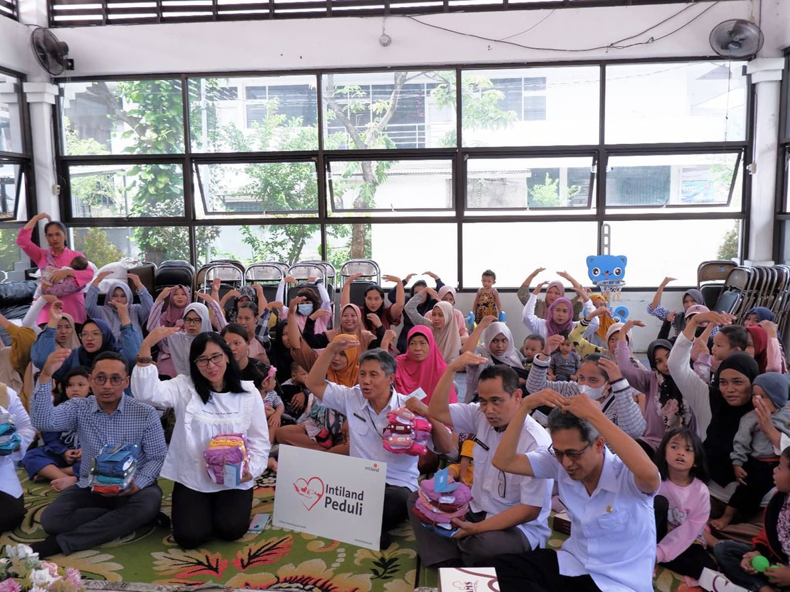 Program CSR Intiland Peduli Distribusikan Popok dan Pembalut Ramah Lingkungan kepada 100 Ibu dan Bayi di Surabaya - November 2025